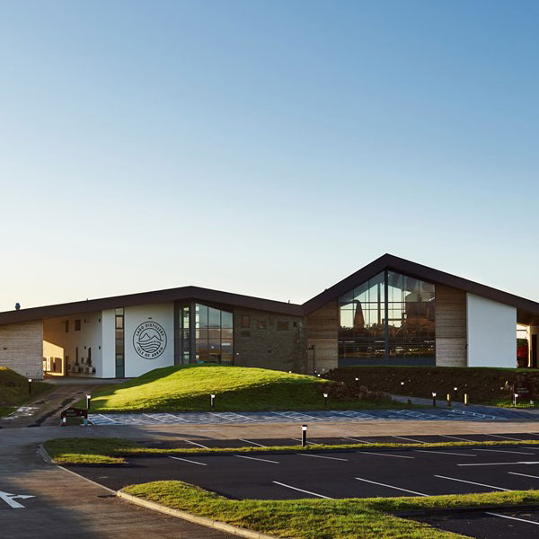 lagg-distillery-exterior